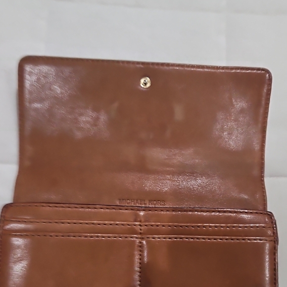 Michael Kors Tan Leather Wallet with Gold Logo - Picture 12 of 13